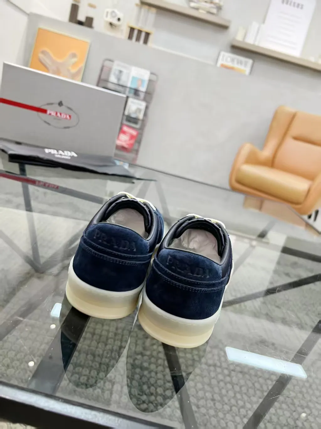 Factory P420💰Prada new men's leather sports shoes, the highest version on the market, any comparison is welcome🆚! The original leather has excellent texture and is super high-end! Fetal sheep net lining imported from Italy, removable pad! Luxurious materials and fine workmanship, highly recommended! Code number: 38--45